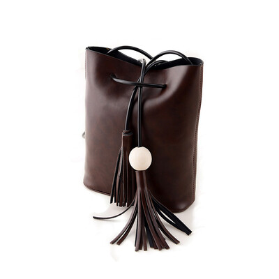 New brand drawstring bucket bag crossbody bag for women small tassel shoulder bag black leather vintage handbag
New brand drawstring bucket bag crossbody bag for women small tassel shoulder bag black leather vintage handbag