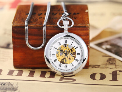 Retro Luxury Gold Smooth Mechanical Pocket Watch fob Chain Roman Dial Hand Wind Steampunk Hand Wind Pocket Watch Male Clock Gift 
Retro Luxury Gold Smooth Mechanical Pocket Watch fob Chain Roman Dial Hand Wind Steampunk Hand Wind Pocket Watch Male Clock Gift