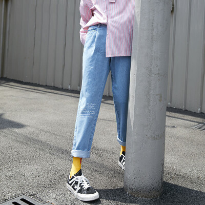 PASS2018 autumn new letter printing light color jeans female loose student casual pants trousers tide 68318PA15056 wash blue
PASS2018 autumn new letter printing light color jeans female loose student casual pants trousers tide 68318PA15056 wash blue