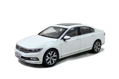 Paudi 1:18 масштаба VW Volkswagen Magotan 2017 Белый литье модель автомобиля автомобиль литья под давлением
Paudi 1:18 масштаба VW Volkswagen Magotan 2017 Белый литье модель автомобиля автомобиль литья под давлением