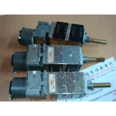 Quadruple potentiometer close to the motor with motor groups B2K X2 10K X2 Appearance poor
Quadruple potentiometer close to the motor with motor groups B2K X2 10K X2 Appearance poor