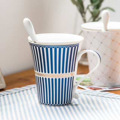 Porcelain soul creative fashion personality ceramic water cup mug set suit gold side couple coffee cup with a belt spoon British wind weaving
Porcelain soul creative fashion personality ceramic water cup mug set suit gold side couple coffee cup with a belt spoon British wind weaving