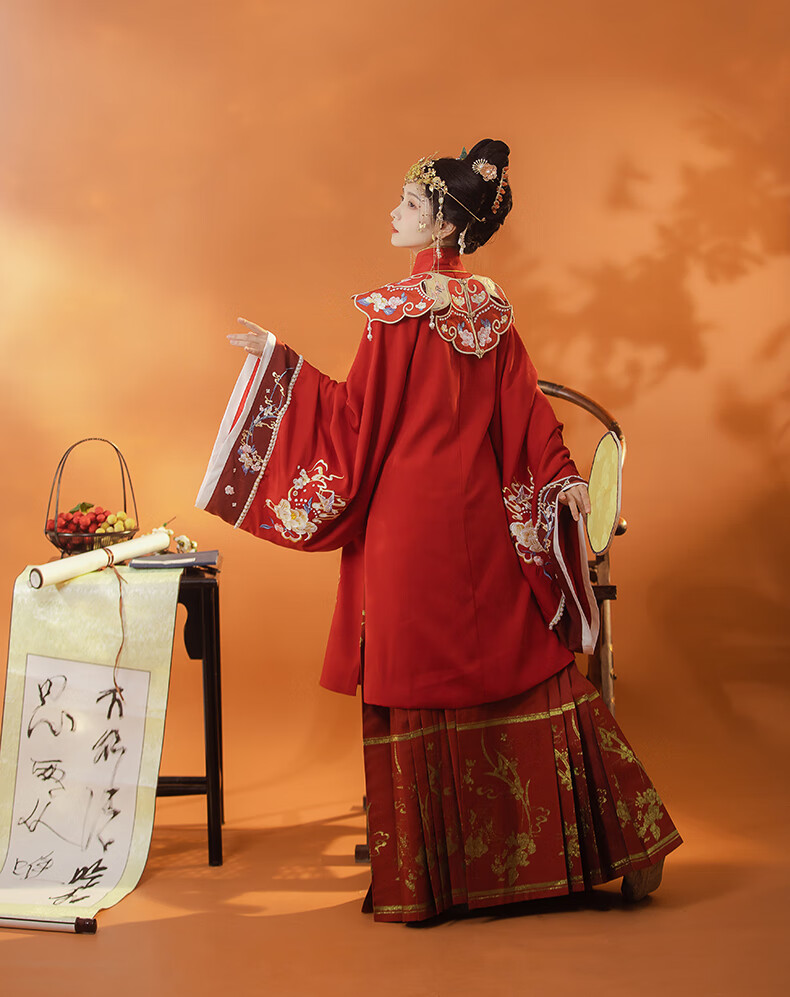 明制婚服上袄汉服云肩立领织金马面裙装婚服嫁衣长袄