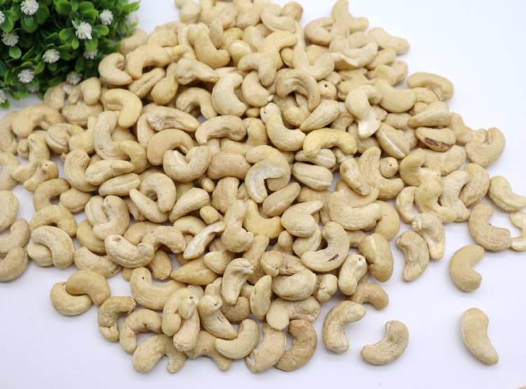 大颗粒w240生腰果,新鲜果肉饱满上图是中粒原味熟腰果,低温烘烤.