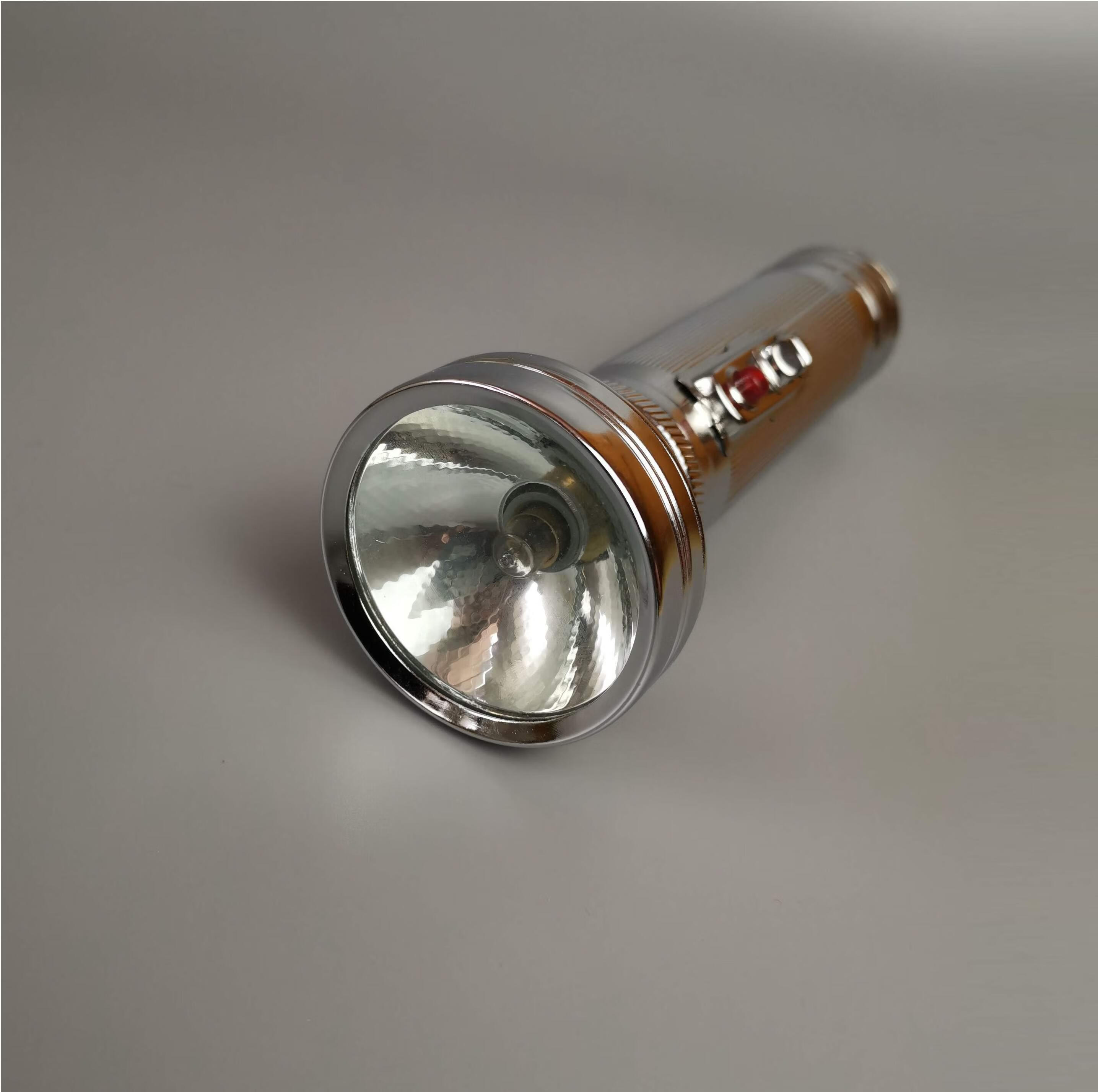 老式手电筒 铁质 铁皮两节二号电池 黄光 怀旧 胎教 手电筒(不含电池)