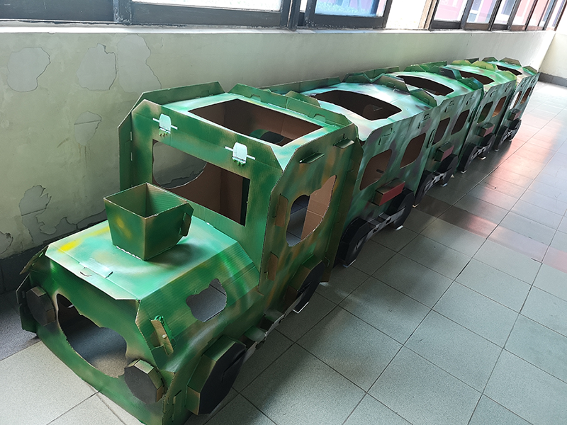 幼儿园纸箱小汽车 幼儿园儿童diy手工制作坦克涂鸦色纸板汽车纸箱坦克