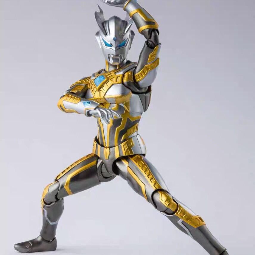 赛罗奥特曼超人动漫玩具shf超可动人偶闪耀光辉形态赛罗模型无限黄金