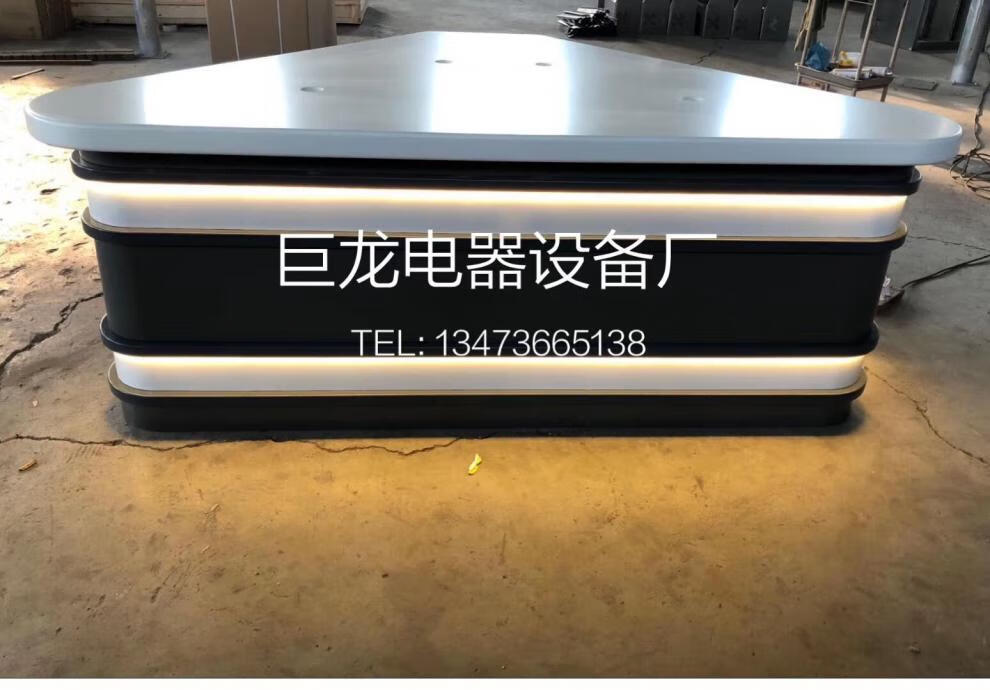 山口久乘播音桌电视台演播室直播桌访谈桌主持新闻桌子导播桌演播桌