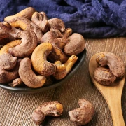 Laojiekou Laojiekou purple leather cashew kernel large grain Vietnamese specialty dry goods snack New Year's goods wholesale [extra large grain 1 catties] net weight 250g*2 packs