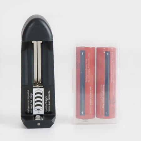 Bright broken wolf flashlight lithium battery 18650 rechargeable battery 3.7V-4.2V26650 lithium battery single and double slot smart fast USB charger 18650 lithium battery 4800max Bright broken wolf flashlight lithium battery 18650 rechargeable battery 3.7V-4.2V26650 lithium battery single and double slot smart fast USB charger 18650 lithium battery 4800max