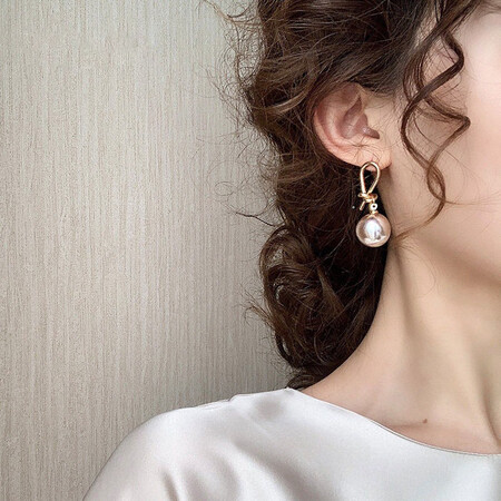 Xiao color high-end earrings Korean temperament net red imitation pearl earrings female 2020 new trendy retro Hong Kong style silver earrings high-end bow pearl earrings E17 Xiao color high-end earrings Korean temperament net red imitation pearl earrings female 2020 new trendy retro Hong Kong style silver earrings high-end bow pearl earrings E17