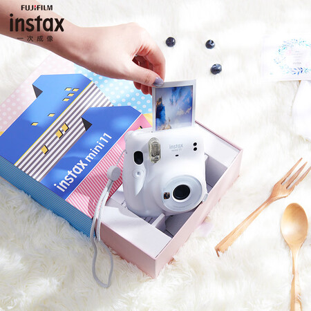 Fuji instax instant instant camera mini11 exquisite gift box ice crystal white with 10 sheets of photo paper Fuji instax instant instant camera mini11 exquisite gift box ice crystal white with 10 sheets of photo paper