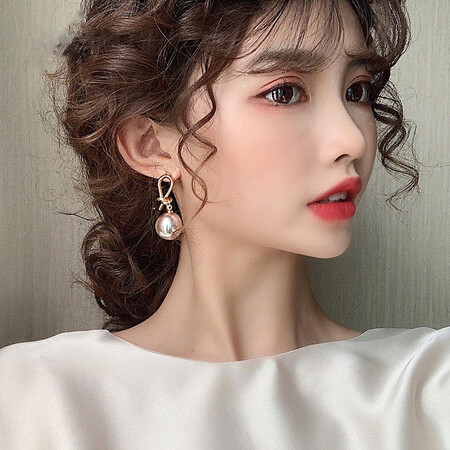 Xiao color high-end earrings Korean temperament net red imitation pearl earrings female 2020 new trendy retro Hong Kong style silver earrings high-end bow pearl earrings E17 Xiao color high-end earrings Korean temperament net red imitation pearl earrings female 2020 new trendy retro Hong Kong style silver earrings high-end bow pearl earrings E17