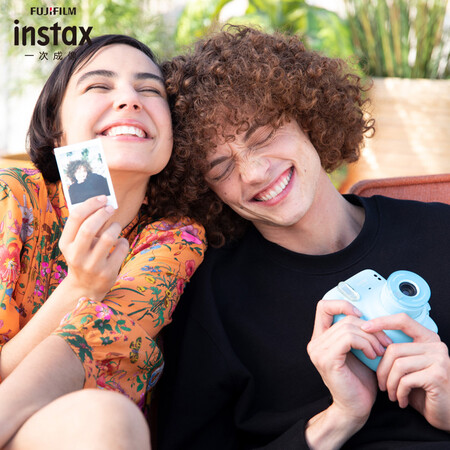 Fuji instax instant instant camera mini11 exquisite gift box ice crystal white with 10 sheets of photo paper Fuji instax instant instant camera mini11 exquisite gift box ice crystal white with 10 sheets of photo paper