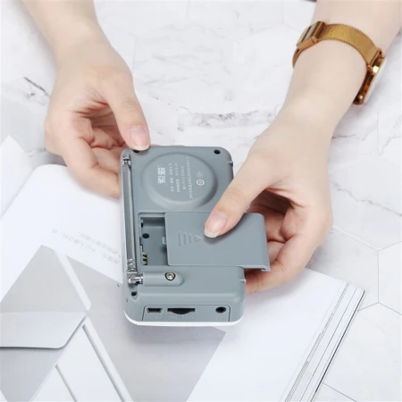 Sony Ericsson soaiyS91 radio old man FM Walkman player portable charging card mini speaker mini English four or six card old people red Sony Ericsson soaiyS91 radio old man FM Walkman player portable charging card mini speaker mini English four or six card old people red