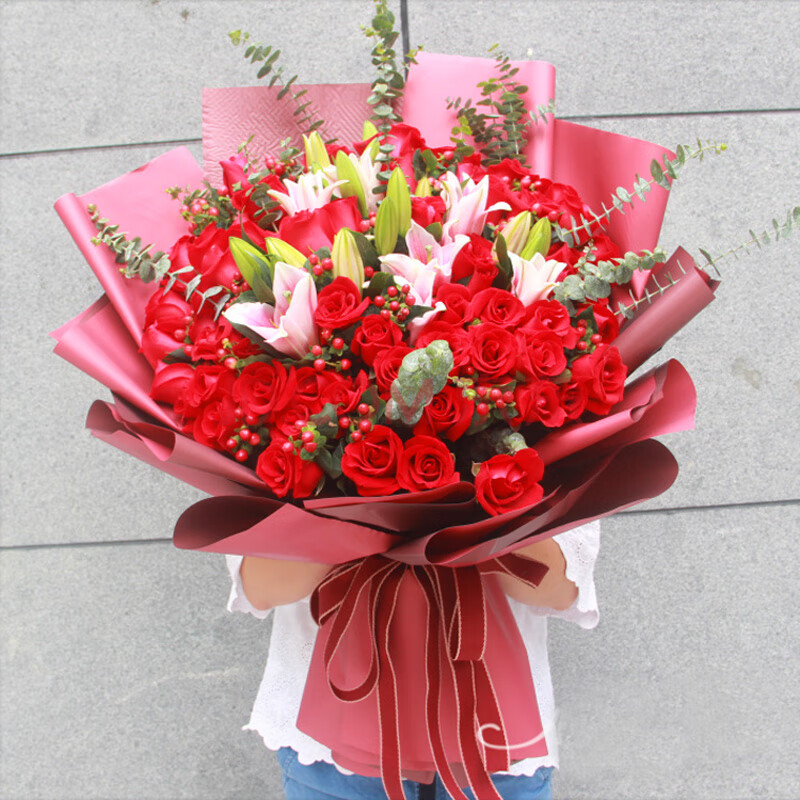 52朵红玫瑰 16朵百合大花束