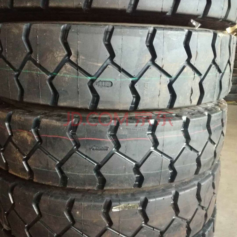 825r20轮胎,700r20轮胎型号照片 套顶翻新轮胎70075082590010001100r201200r20矿山货车轮胎900r20矿花
