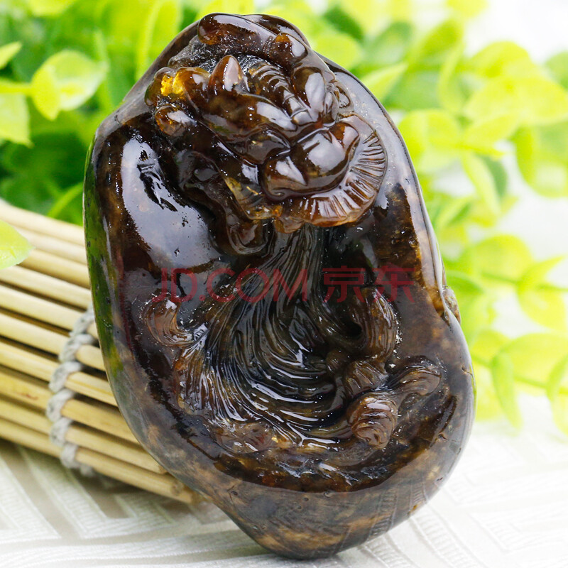 陈万福琥珀根珀龙雕刻件56.95克j5-24