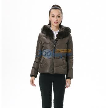 波司登 2011新款 羽绒服 女帽毛休闲时尚短款 BR2242 褐色 185/104A(XXXL)