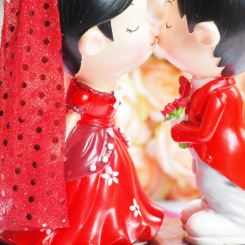 
                                        雅居坊/yajufang创意实用结婚礼物婚庆树脂娃娃婚房摆件装饰品D8013新郎新娘对吻 大号                
