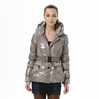 波司登羽绒服女亮面翻领时尚款 BR2222 590(革色) 170/92A(L)