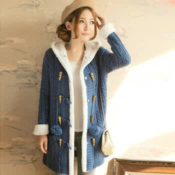 爱衣家族 <em>韩版</em>麻花连帽<em>加绒</em>加厚牛角扣<em>中长毛</em>