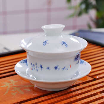 中式古典青花马蹄饭杯茶具图片