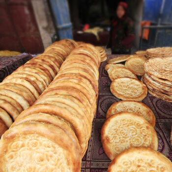 新疆馕饼烤馕手工牛奶芝麻馕皮牙子油馕囊大饼特产真空包装芝麻馕1个