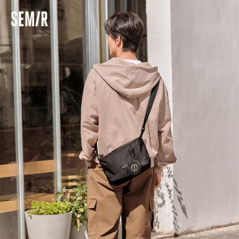 森马（Semir）斜挎包男户外工装情侣背包大容量饺子包潮105524153204