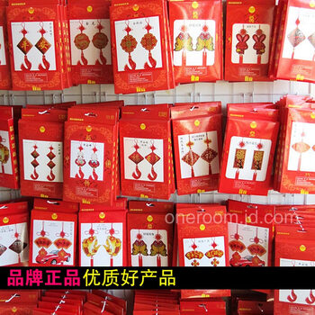 
                                        织巢鸟新款钥匙扣十字绣印花汽车挂件十字秀饰品车用挂饰出入平安福平安符立体全绣满线珠绣 套件 红色中国结 非成品                