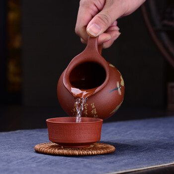 
                                        弘盛窑 宜兴紫砂功夫茶具 原矿紫砂公道杯茶道配件手工茶海茶杯 茶具配件公道杯 荷花蜻蜓公道杯                