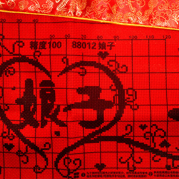 
                                        欧伦皇室 十字绣抱枕一对新款结婚十字绣抱枕一对婚礼喜庆婚庆系列卧室情侣款沙发靠垫靠枕 (1)88012娘子相公一对 尺寸长约44cm宽约44cm                