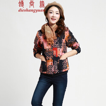 
                                        蝶尚缘2016秋冬装新款大码女装文艺范修身保暖加厚印花短外套女  E2-1059 绿底花 M                