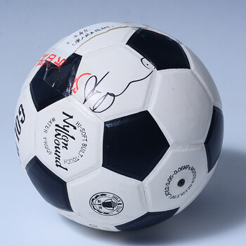 澳大利亚国脚卡希尔签名足球