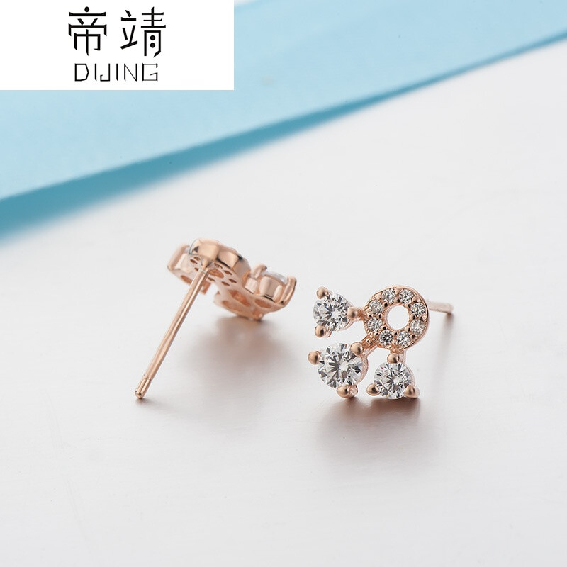 伟德国际铂金耳钉塞子进耳垂 1 个多月有无危害