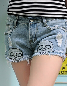 风の裙摆 新款裤<em>骷髅头刺绣</em>磨破牛仔<em>短裤</em>毛边