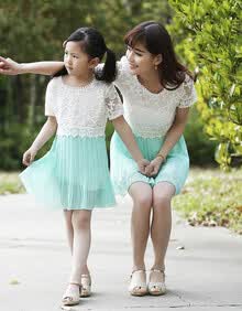 音时流 2014夏季蕾丝雪纺<em>拼接</em>裙母女亲子装6