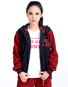 圣大跑马<em>女士</em>秋冬新品 <em>摇粒绒</em>连帽卫衣运动休