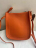 絲芙倫純牛皮斜挎小包手機包女百搭2026秋冬新款牛皮豎款單肩拉鏈零錢(qián)包 香橙色-頭層牛皮(大容量放手機) 曬單實(shí)拍圖