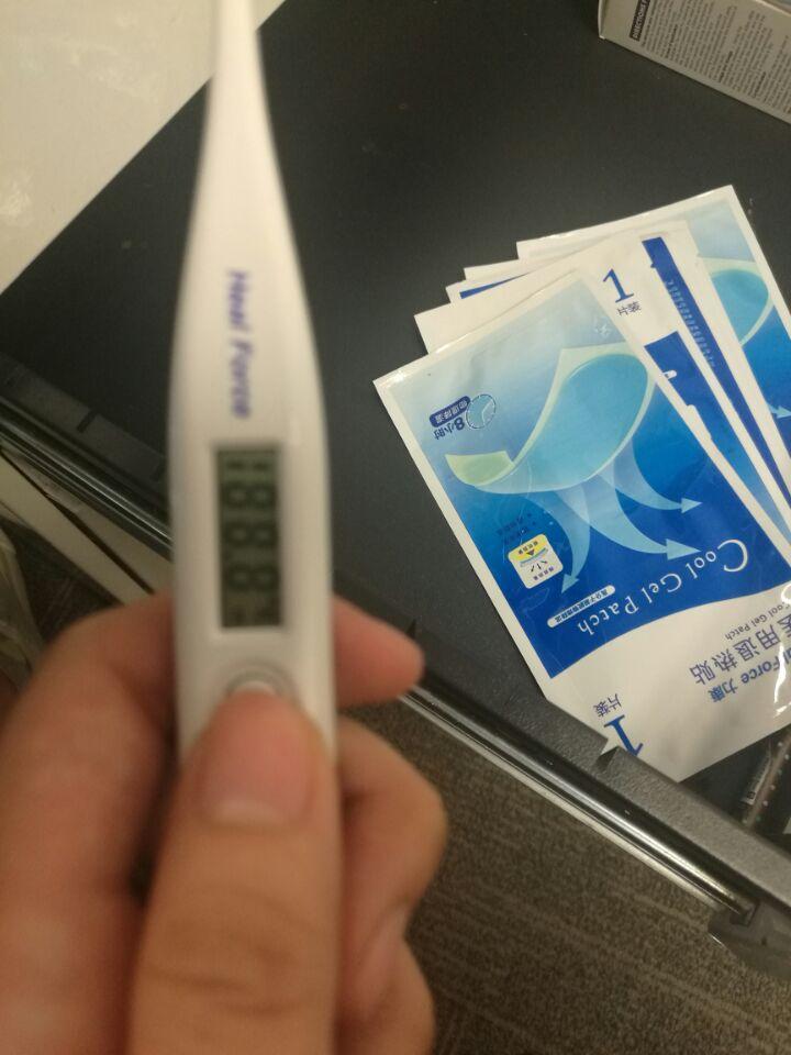 体温计数值很准确,提示的声音也很响,很方便,退热贴也很很好用,家庭必备