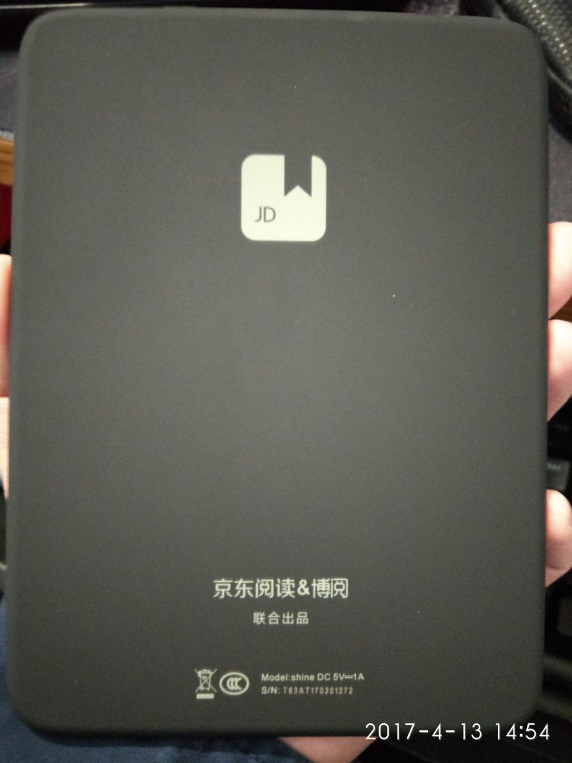 看书很舒服,看久了眼睛也不累,灯光很柔和,可以插内存卡,方便下载书籍,手感也很好,操作也简单,挺不错的。