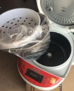 电饭煲很不错,主要是看来价格比较便宜,一般功能都有,可以用
