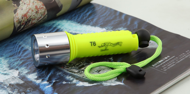 亚马逊D1 专业户外潜水强光手电筒礼盒装 美国CREE T6 草绿色 豪华版