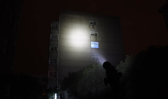 亚马逊应急灯LED强光手电筒充电防水远射用A8 钛黑色