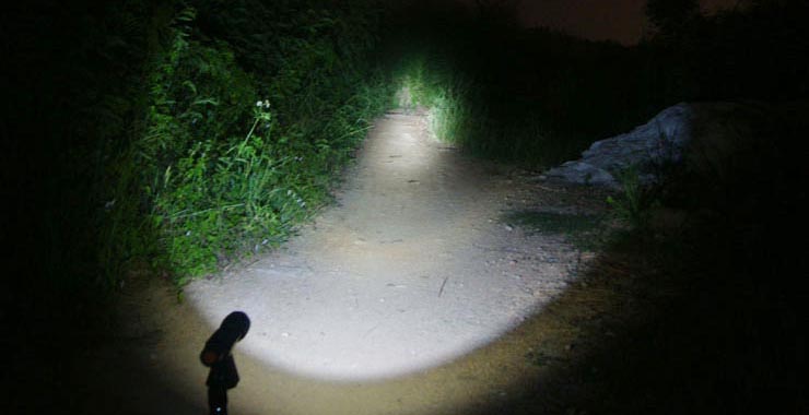 亚马逊应急灯照明LED强光手电筒充电远射防水家用消防手电 A9