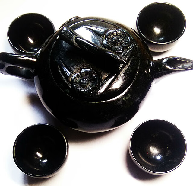 距离开拍仅剩00时00分00秒nan010次出价【艺术全角】楚府  蛇纹玉玉壶