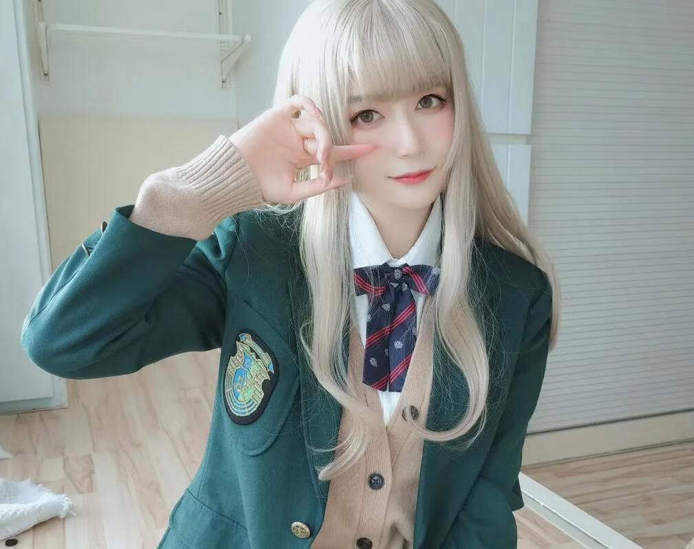 %title插图%num《灰色空间》:白银81带你探索时尚的奇幻世界! %title插图%num《灰色空间》:白银81带你探索时尚的奇幻世界!