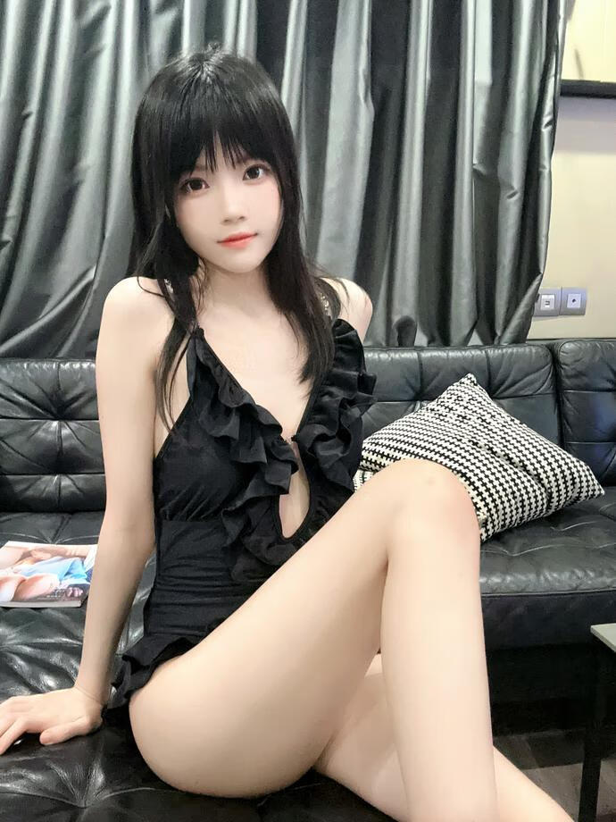 桜桃喵-银色高跟鞋 自拍 [8P-52.6MB]