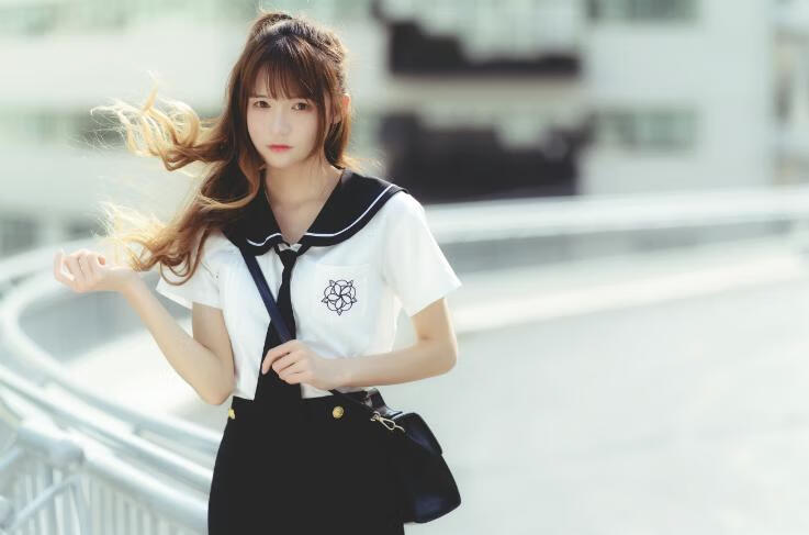 《约定的桥》中兔子Zzz不吃胡萝卜cosplay作品：纯白魅力闪耀！