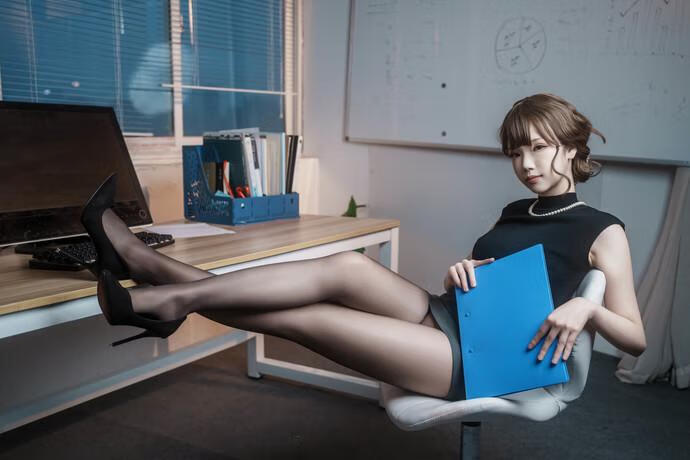 雪晴Astra-年纪不大的上司姐姐 [70P1V-1.65GB]